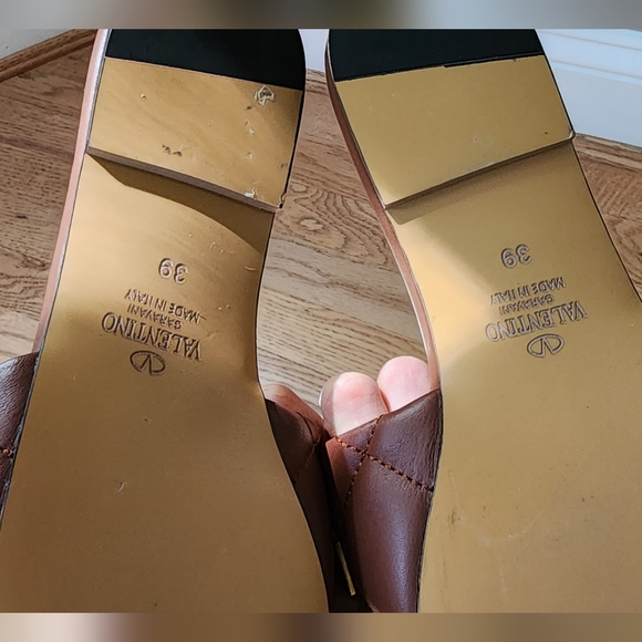 Authentic Valentino Rockstud Slides - Picture 4 of 14